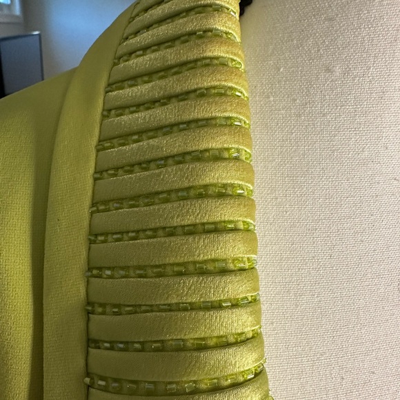 Green skirt suit - Picture 6 of 7